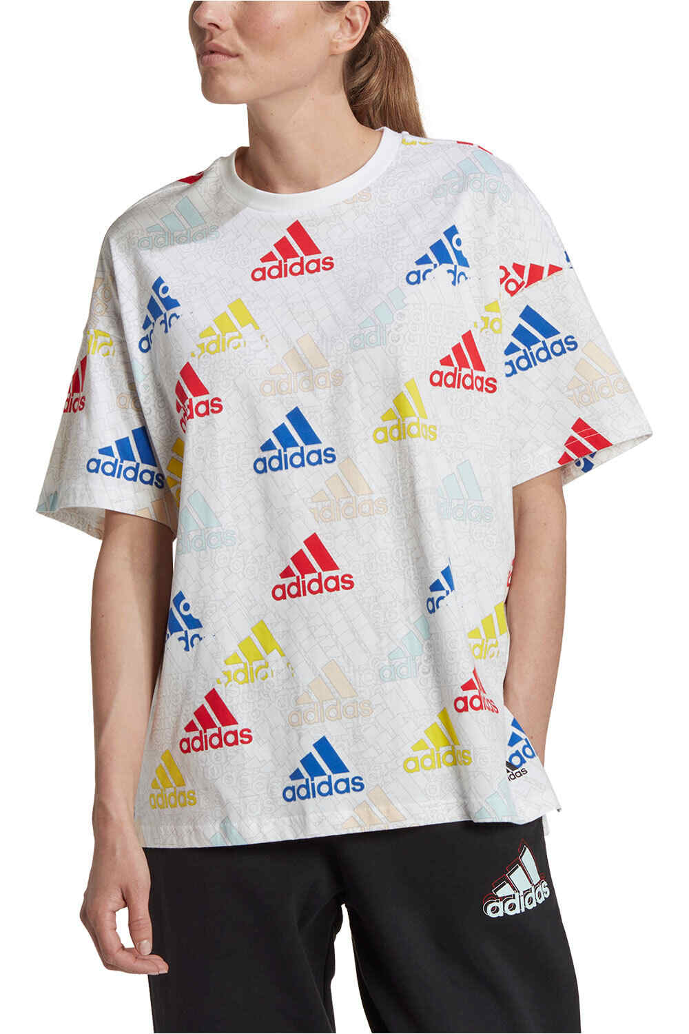 adidas essentials multi-colored logo boyfriend camiseta manga corta mujer