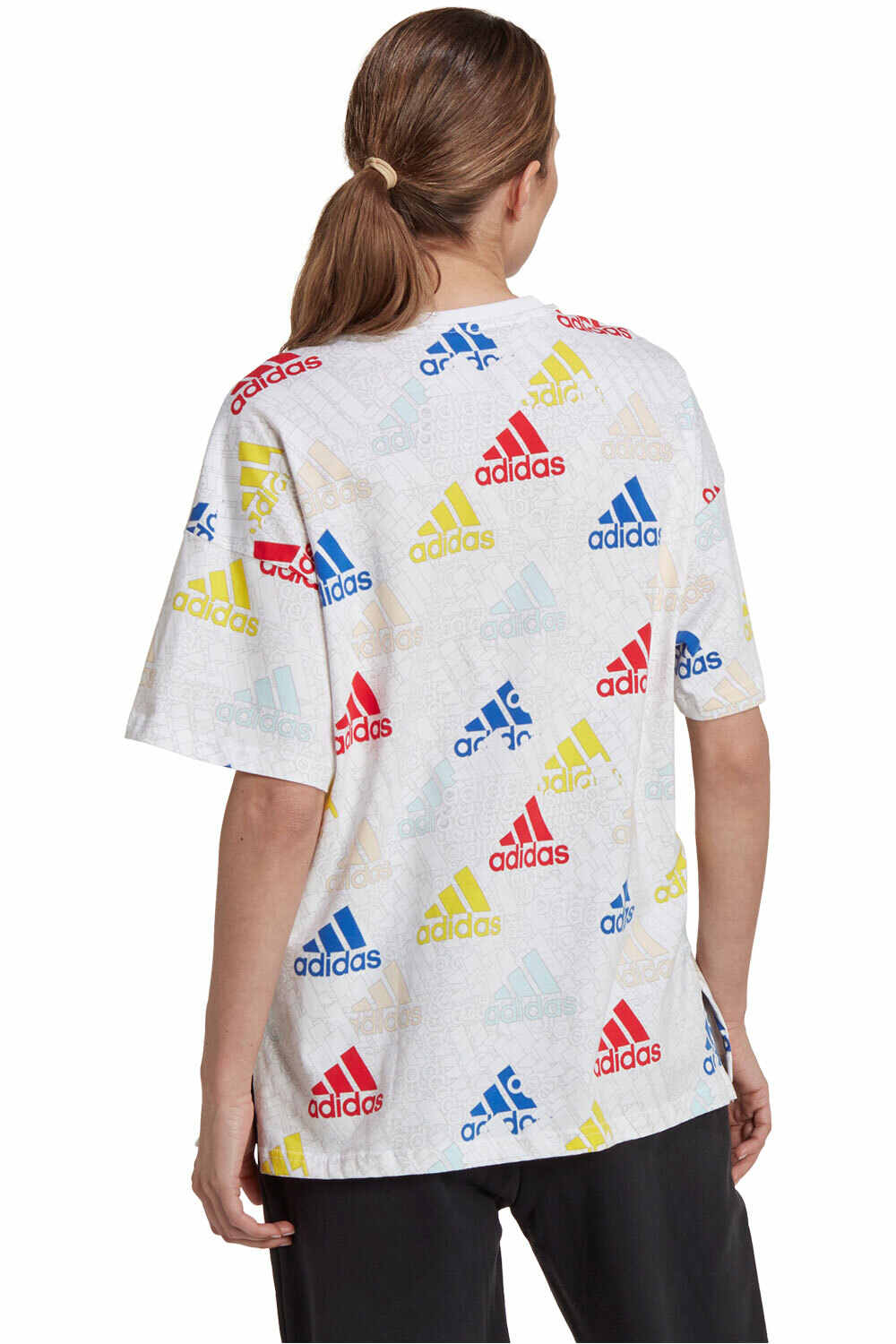 adidas camiseta manga corta mujer Essentials Multi-Colored Logo Boyfriend vista trasera