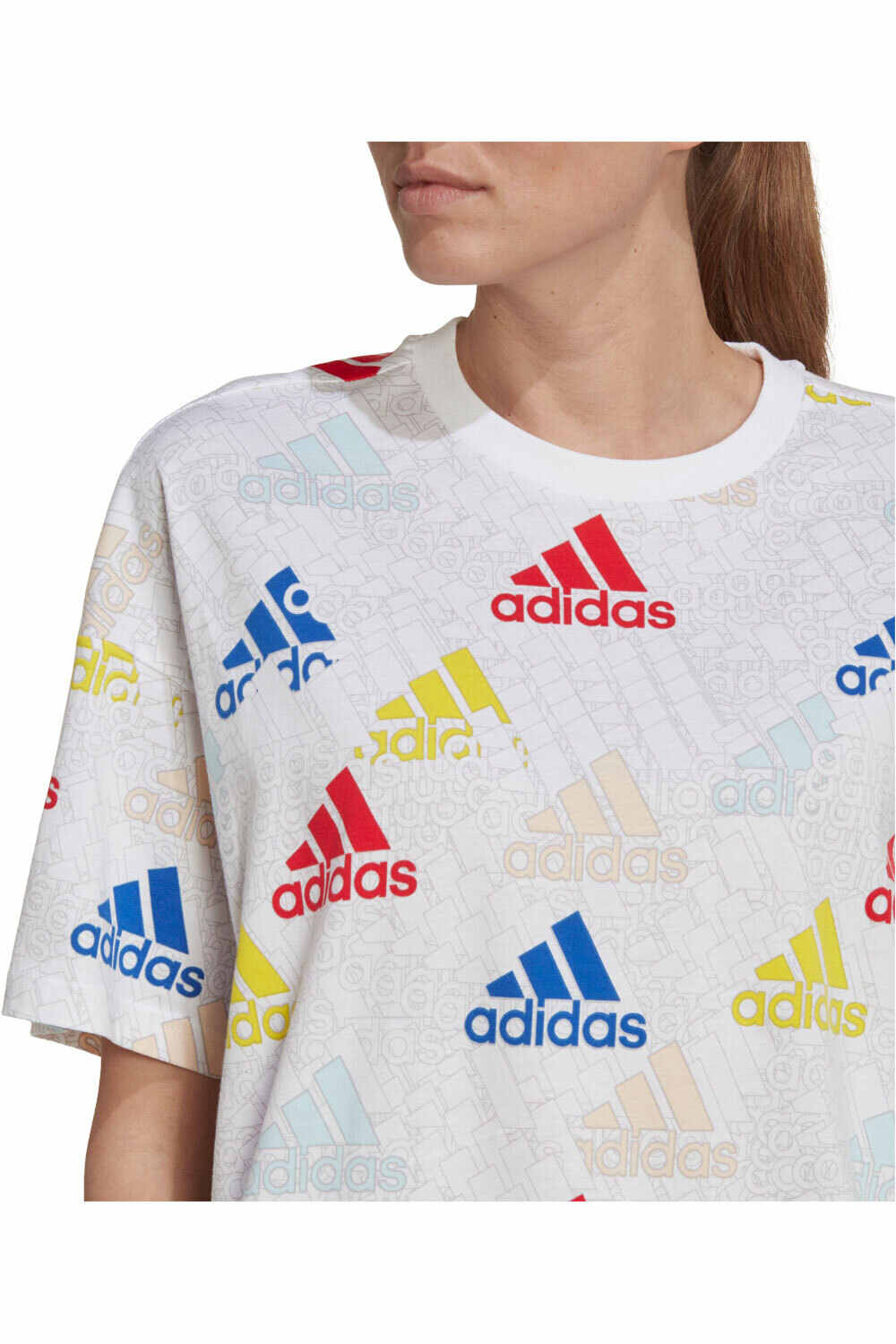 adidas camiseta manga corta mujer Essentials Multi-Colored Logo Boyfriend vista detalle