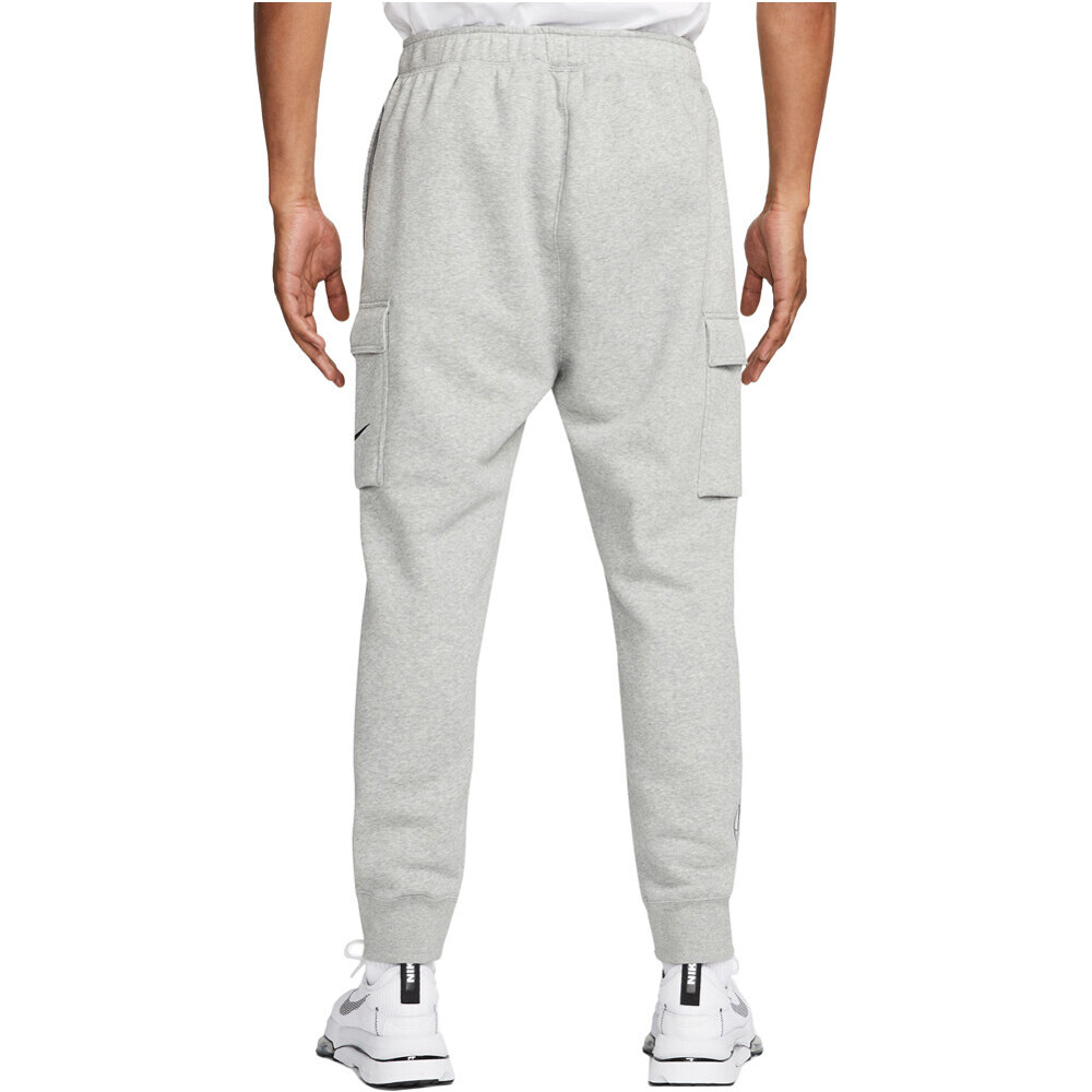 Nike pantalón hombre NSW REPEAT SW FLC CARGO PANT vista trasera