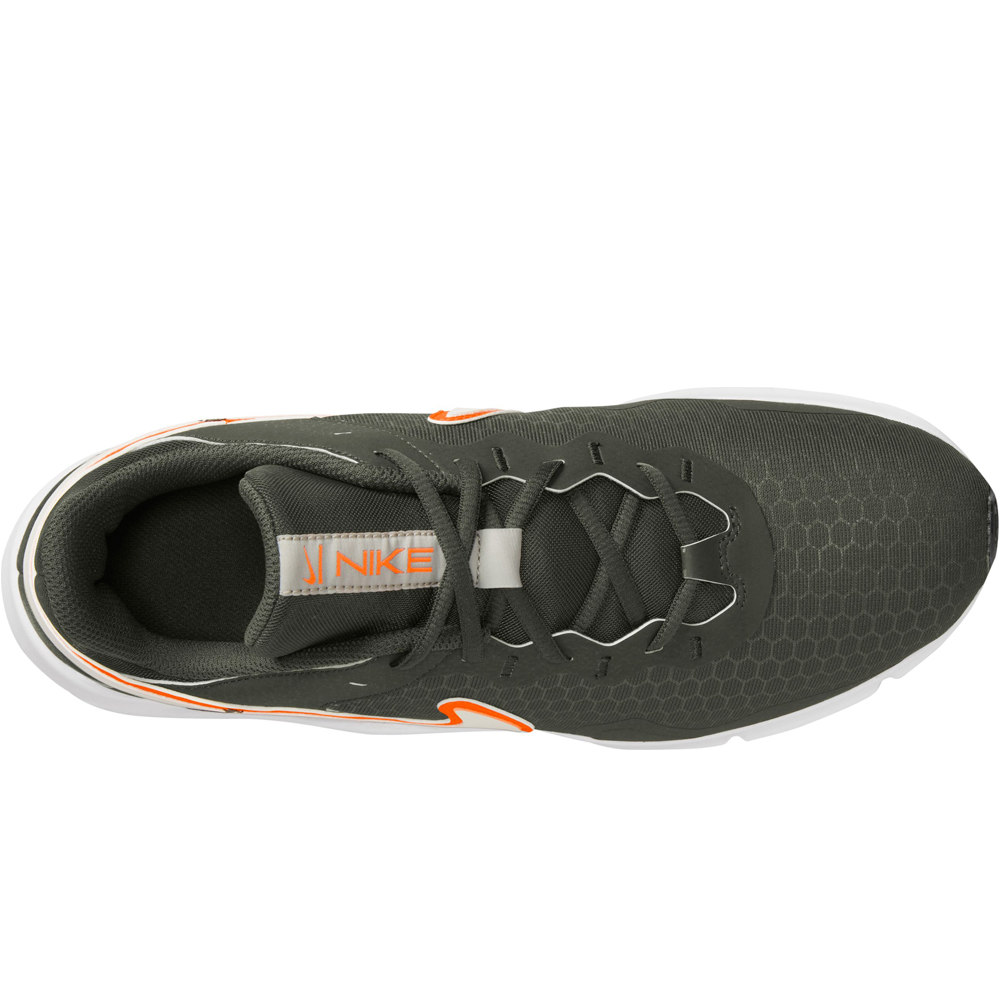 Nike zapatilla cross training hombre LEGEND ESSENTIAL 2 vista trasera