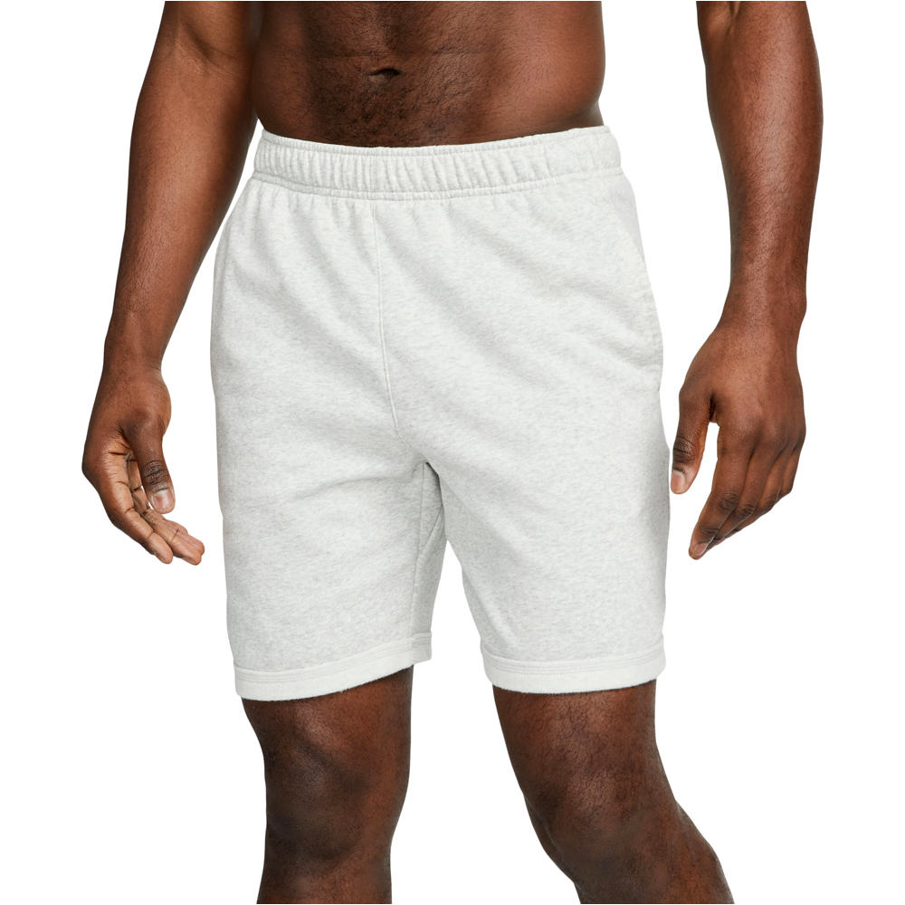 Nike pantalón corto fitness hombre TF SHORT CORE vista frontal