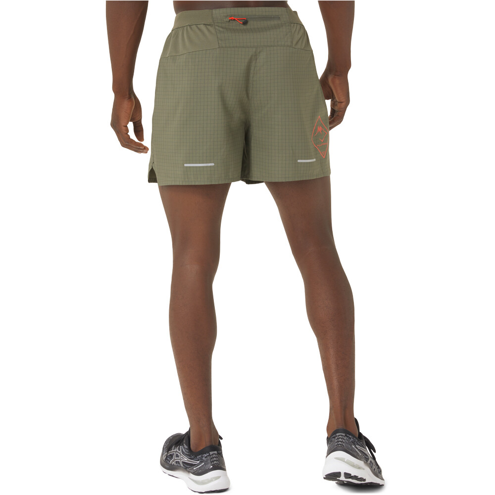 Asics pantalón running hombre FUJITRAIL LOGO SHORT vista trasera