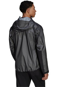 adidas chaqueta impermeable hombre Techrock Light GORE-TEX vista trasera