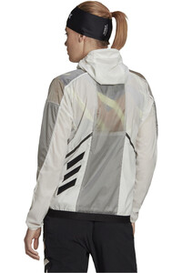 adidas CHAQUETA TRAIL RUNNING MUJER Terrex Agravic Windweave Pro Octa Insulation vista trasera