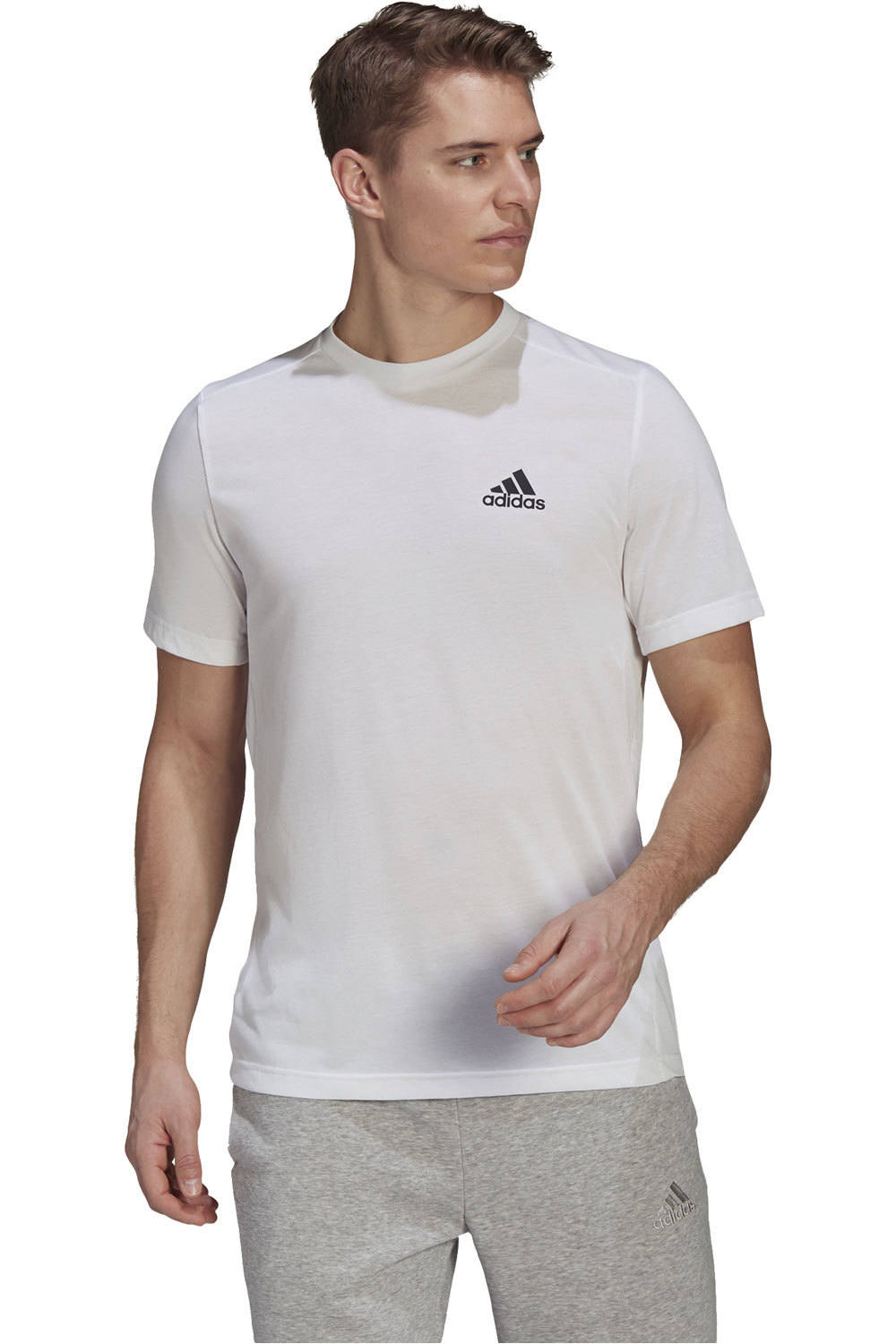 adidas camiseta fitness hombre AEROREADY Designed 2 Move Feelready Sport vista frontal