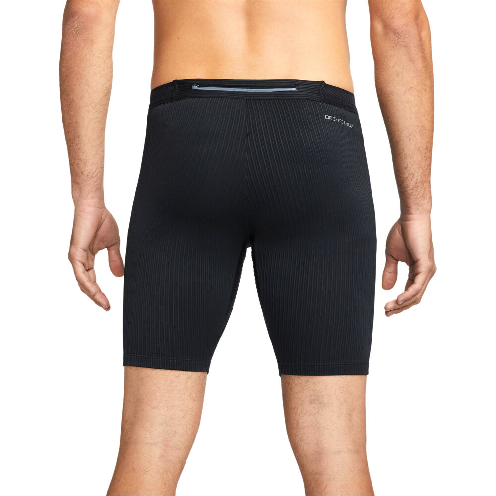 Nike malla corta running hombre DFADV AROSWFT HALF TIGHT vista trasera