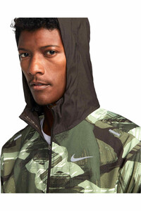 Nike CHAQUETA RUNNING HOMBRE RPL WINDRUNNER CAMO vista detalle