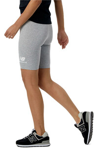 New Balance bermuda mujer NB Essentials Stacked Fitted Short vista frontal
