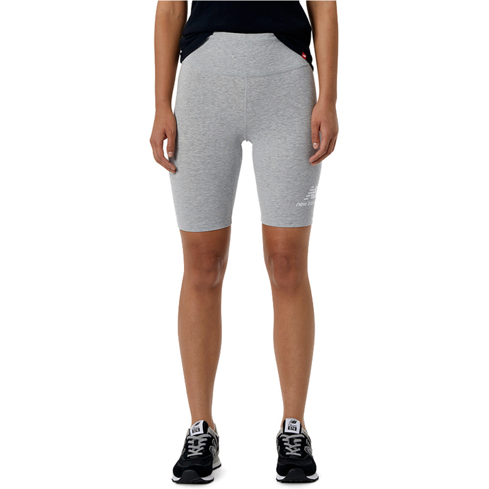 New Balance bermuda mujer NB Essentials Stacked Fitted Short vista detalle