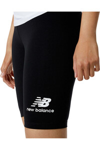 New Balance bermuda mujer NB Essentials Stacked Fitted Short vista trasera