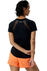 New Balance camiseta entrenamiento manga corta mujer Impact Run Short Sleeve vista detalle