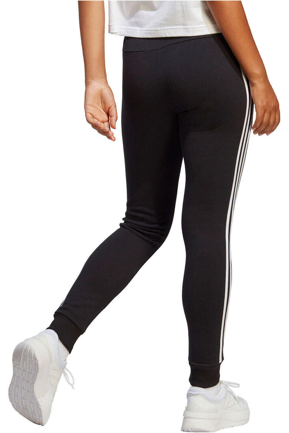 adidas pantalón mujer Essentials 3 bandas French Terry Cuffed vista frontal