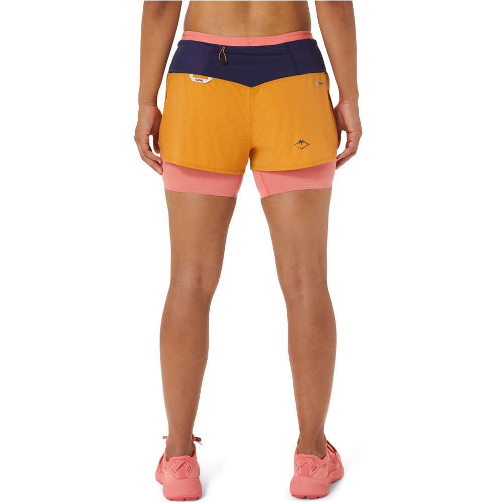 Asics pantalones cortos trail running mujer FUJITRAIL 2-N-1 SHORT vista trasera