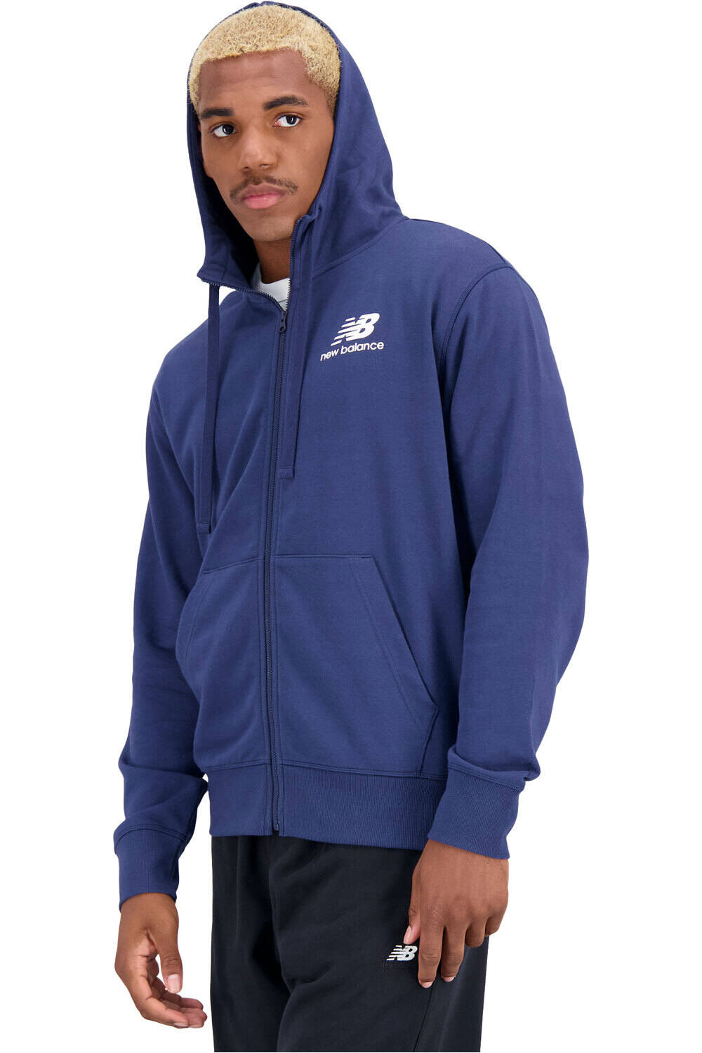 New Balance sudadera hombre Essentials Stacked Logo FT Jacket vista detalle