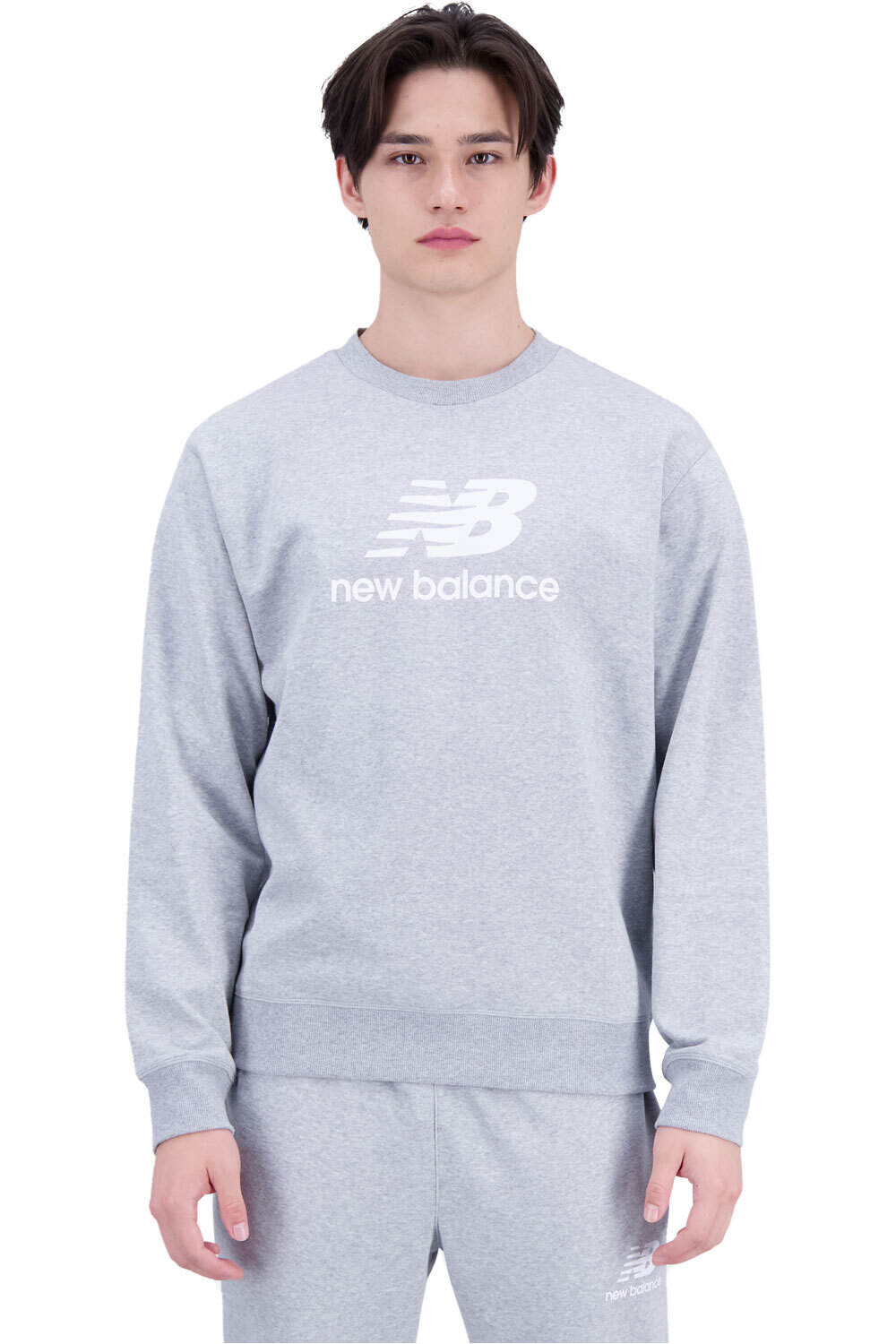 New Balance sudadera hombre Essentials Stacked Logo FT Crewneck vista frontal