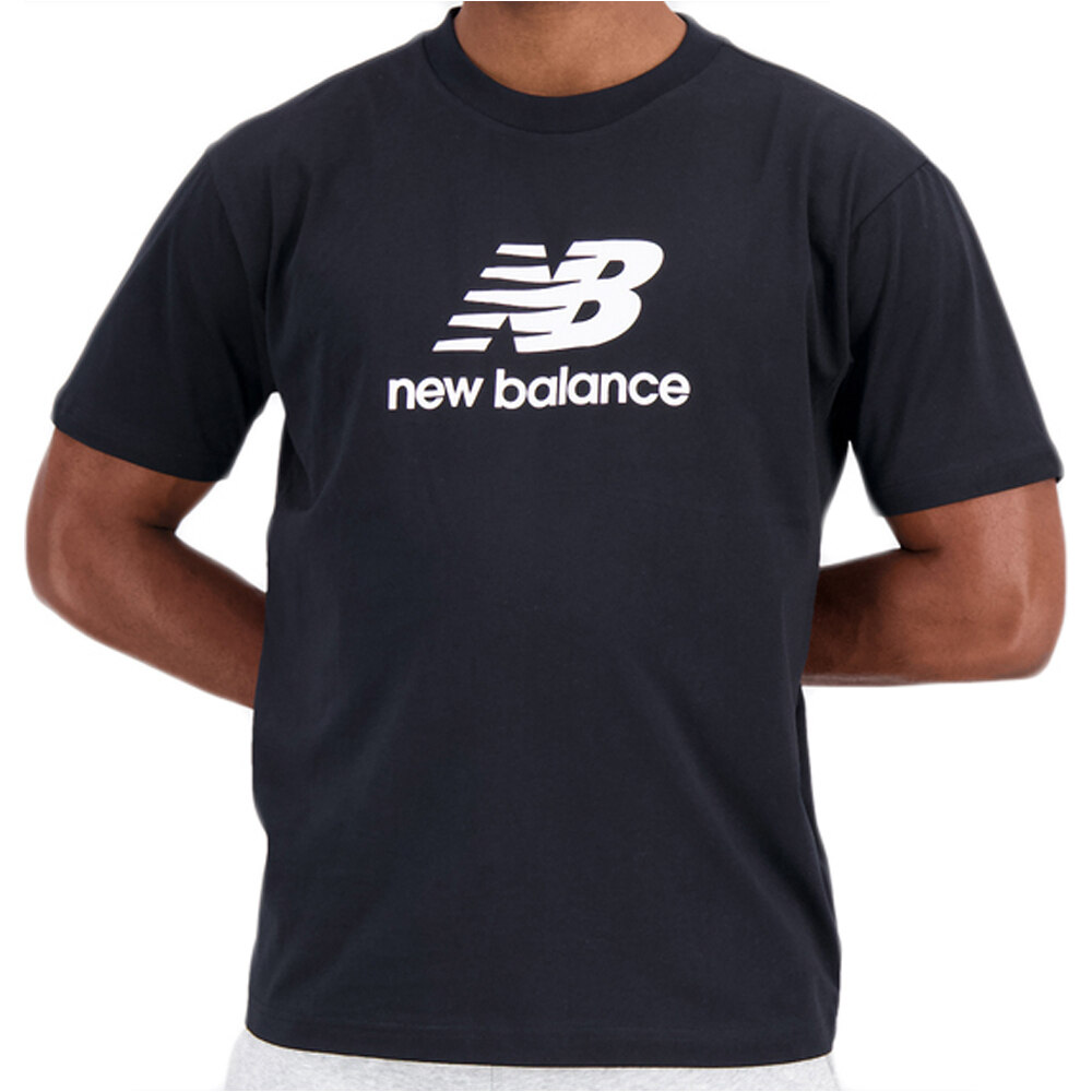 New Balance camiseta manga corta hombre Essentials Stacked Logo vista frontal