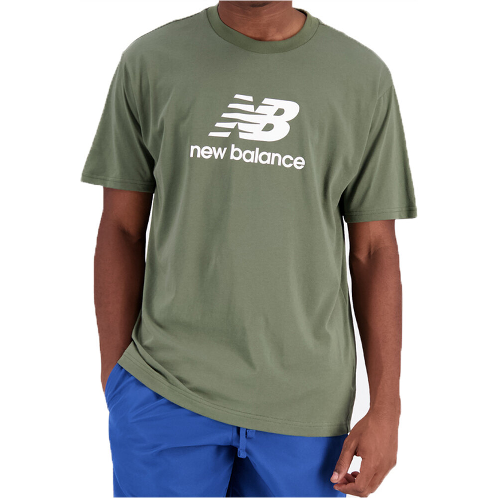 New Balance camiseta manga corta hombre Essentials Stacked Logo vista frontal