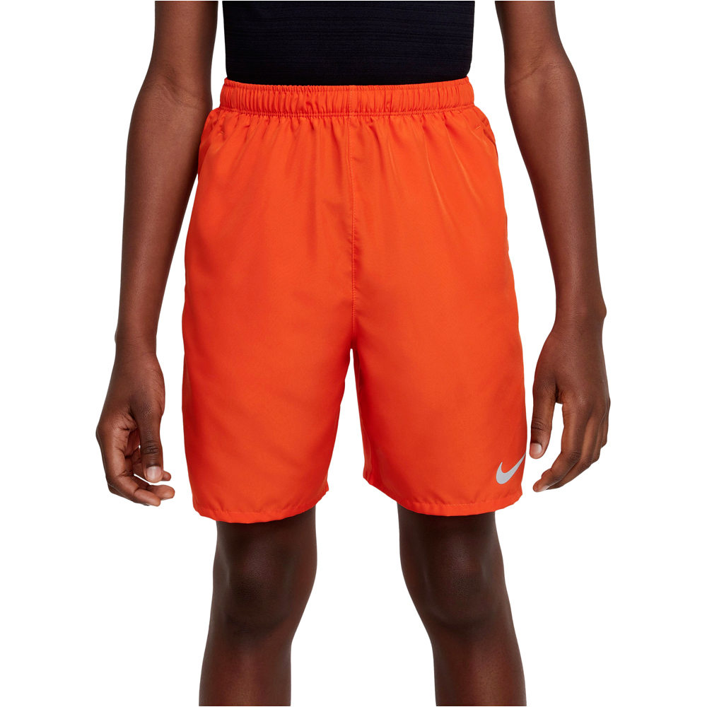 Nike pantaloneta técnica niño B NK CHALLENGER SHORT vista frontal