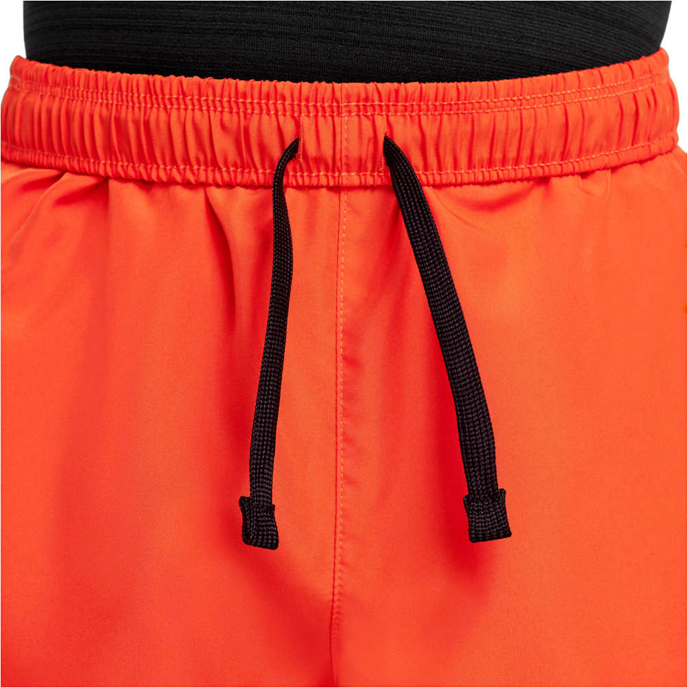 Nike pantaloneta técnica niño B NK CHALLENGER SHORT vista detalle