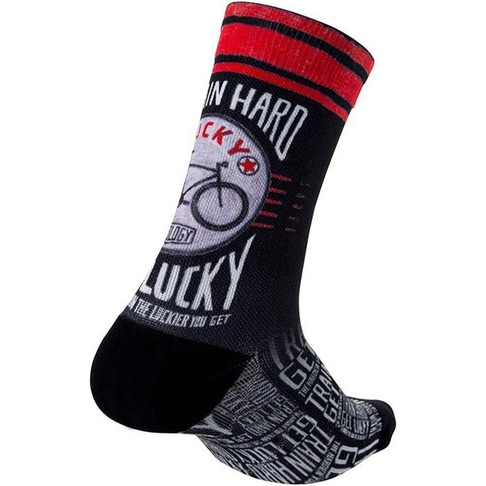 Cycology calcetines ciclismo Train Hard Get Lucky Cycling Socks vista trasera