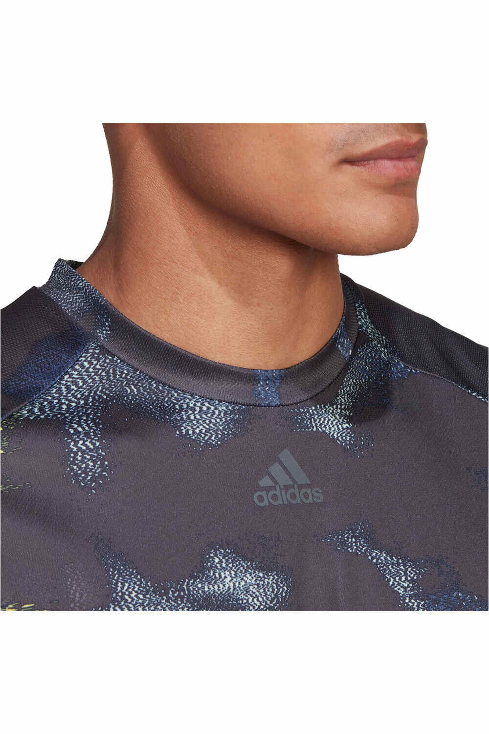 adidas camiseta fitness hombre HIIT Allover Print Training vista detalle