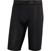 adidas malla corta running hombre Techfit Training 05