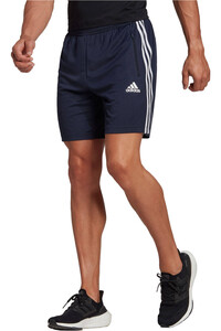 adidas pantalón corto fitness hombre Primeblue Designed To Move Sport 3 bandas vista frontal