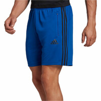 adidas pantalón corto fitness hombre Primeblue Designed To Move Sport 3 bandas vista detalle