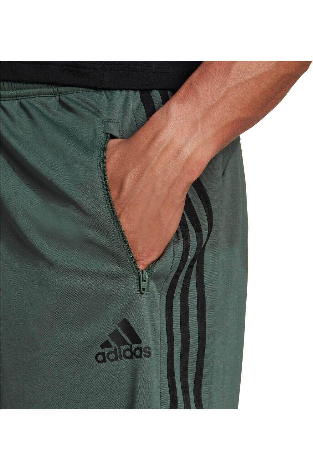 adidas pantalón corto fitness hombre Primeblue Designed To Move Sport 3 bandas vista detalle