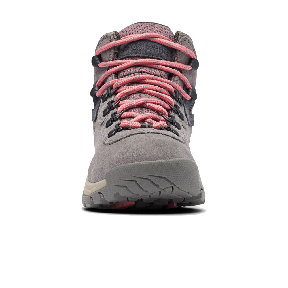 Columbia bota trekking mujer NEWTON RIDGE PLUS WATERPROOF AMPED vista trasera