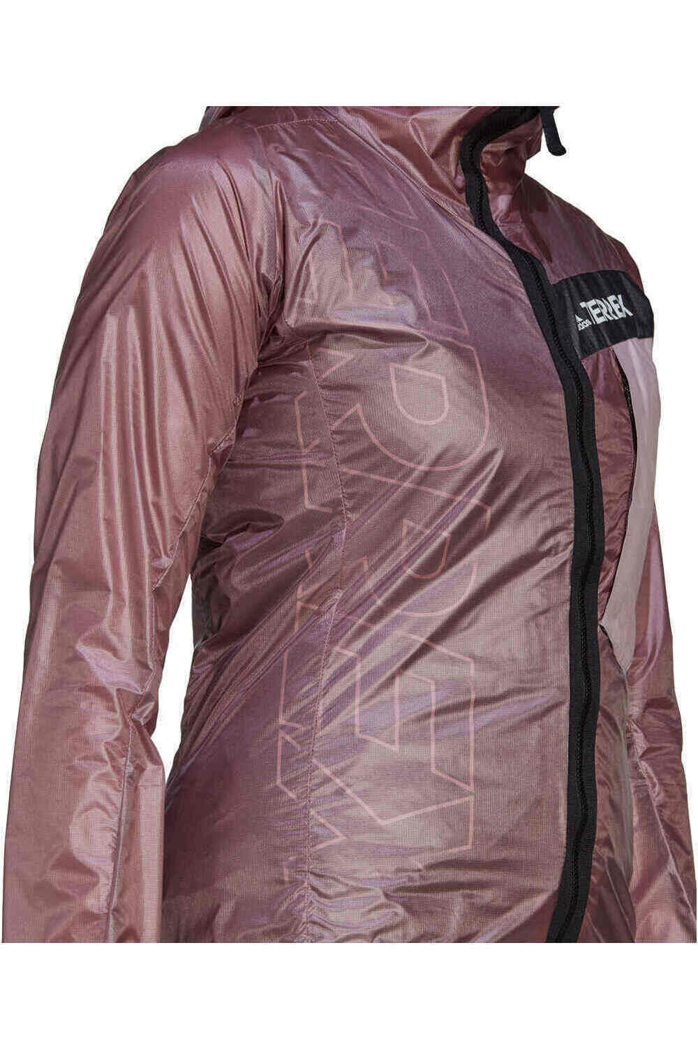 adidas chaqueta impermeable mujer Techrock Three-in-One con capucha 05