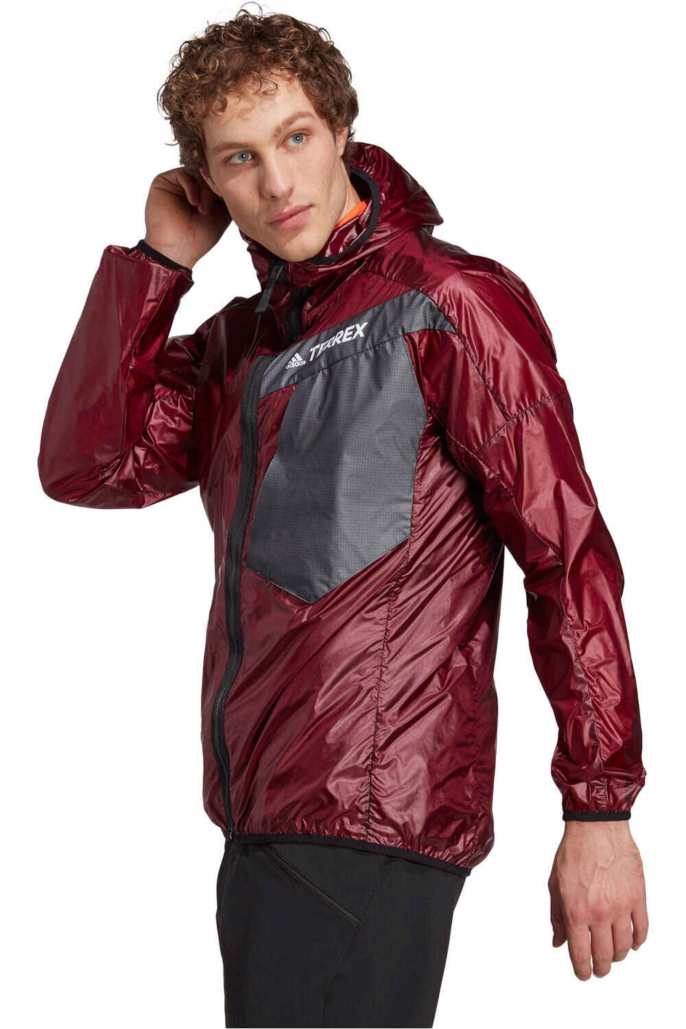 adidas chaqueta impermeable insulada hombre Techrock Three-in-One con capucha vista detalle