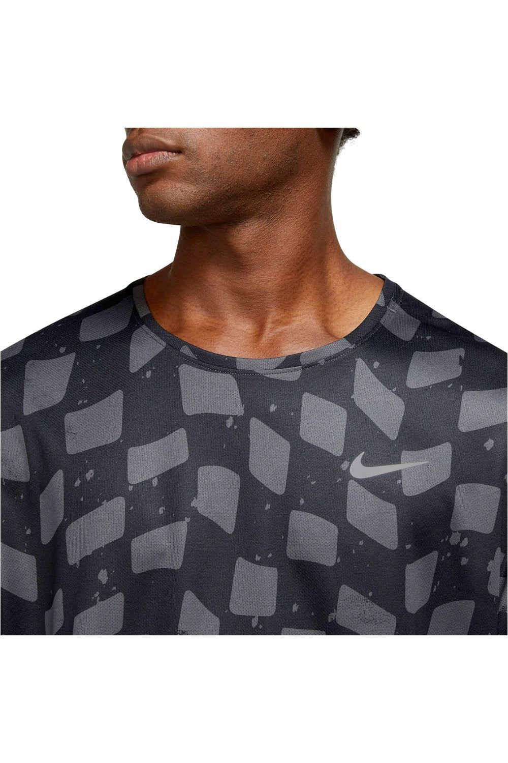 Nike camiseta técnica manga corta hombre M NK DF UV MILER SS DYE vista detalle