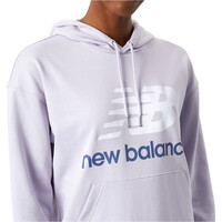 New Balance sudadera mujer NB Essentials Stacked Logo Oversized Pullover Hoodie vista detalle