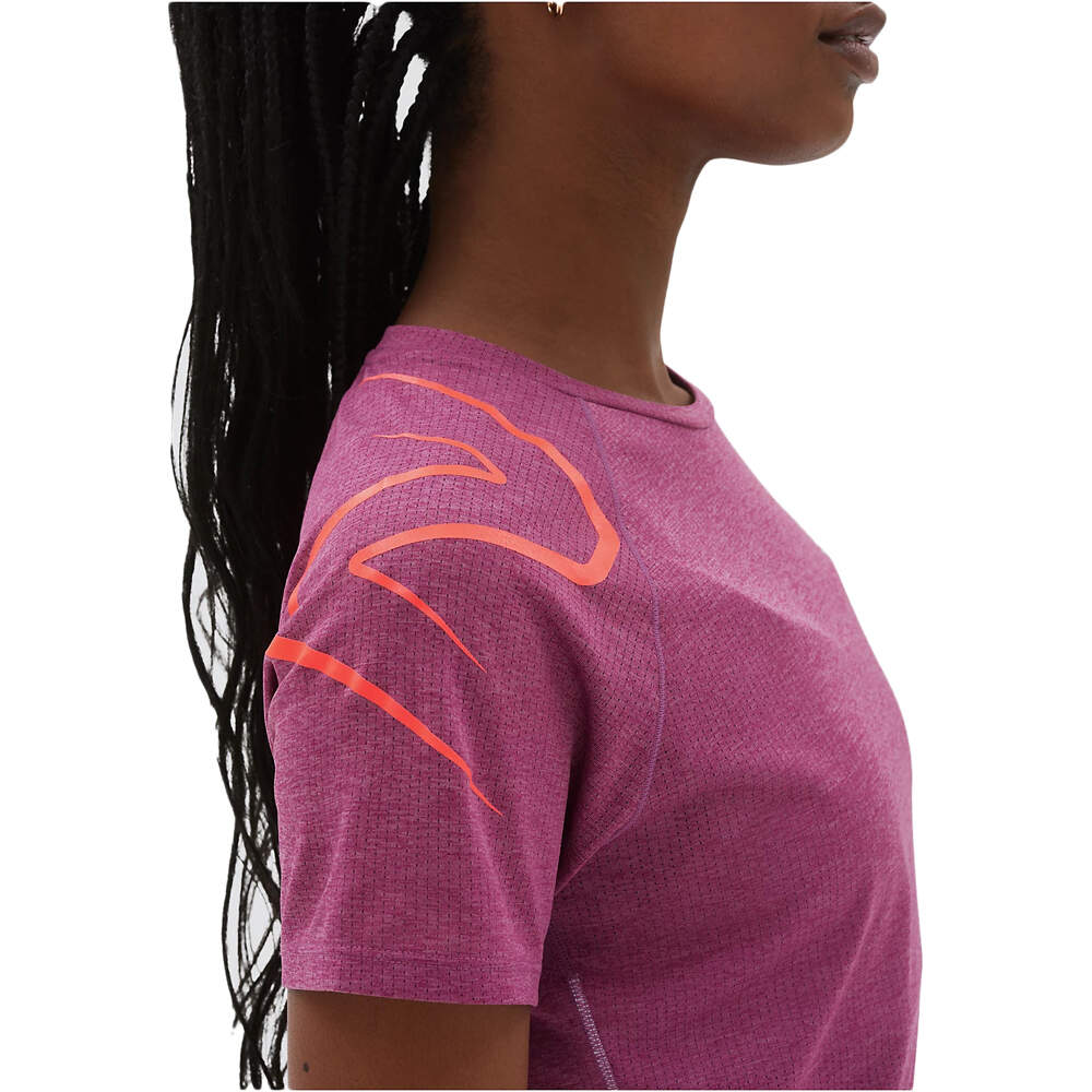 New Balance camiseta entrenamiento manga corta mujer Printed Impact Run Short Sleeve vista detalle