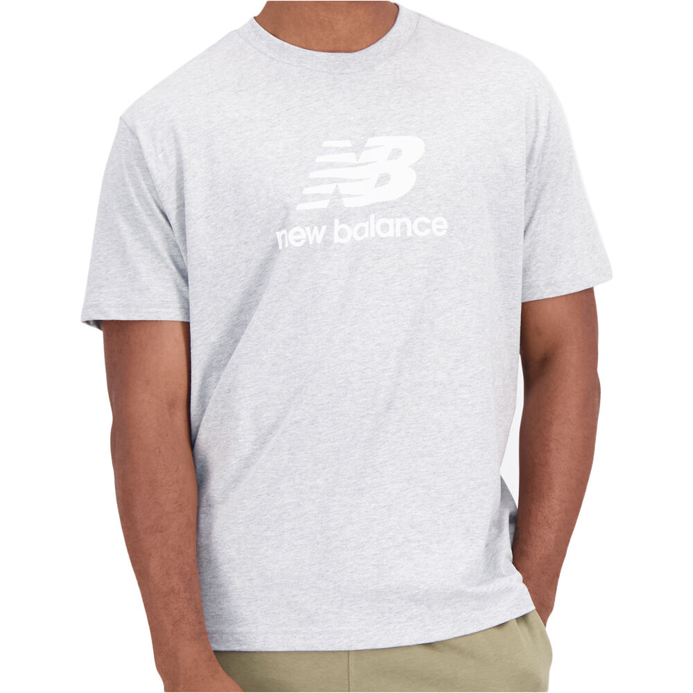 New Balance camiseta manga corta hombre Essentials Stacked Logo vista frontal