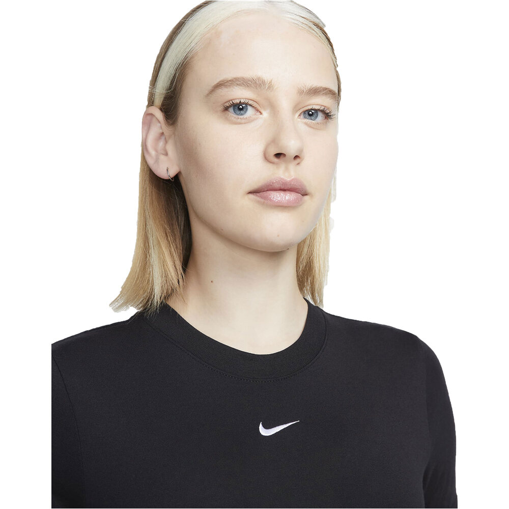 Nike camiseta manga corta mujer W NSW TEE ESSNTL SLIM CRP LBR vista detalle