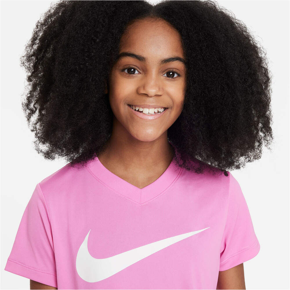 Nike camiseta entrenamiento manga corta niño G NK DF TEE rLEG VNECK SWOOSH vista detalle