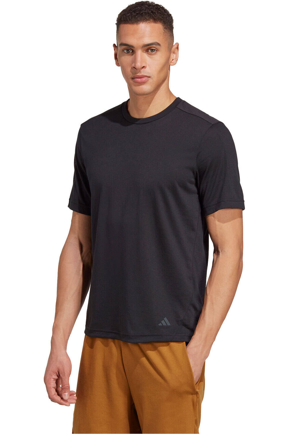 adidas camiseta fitness hombre YOGA BASE TEE vista frontal