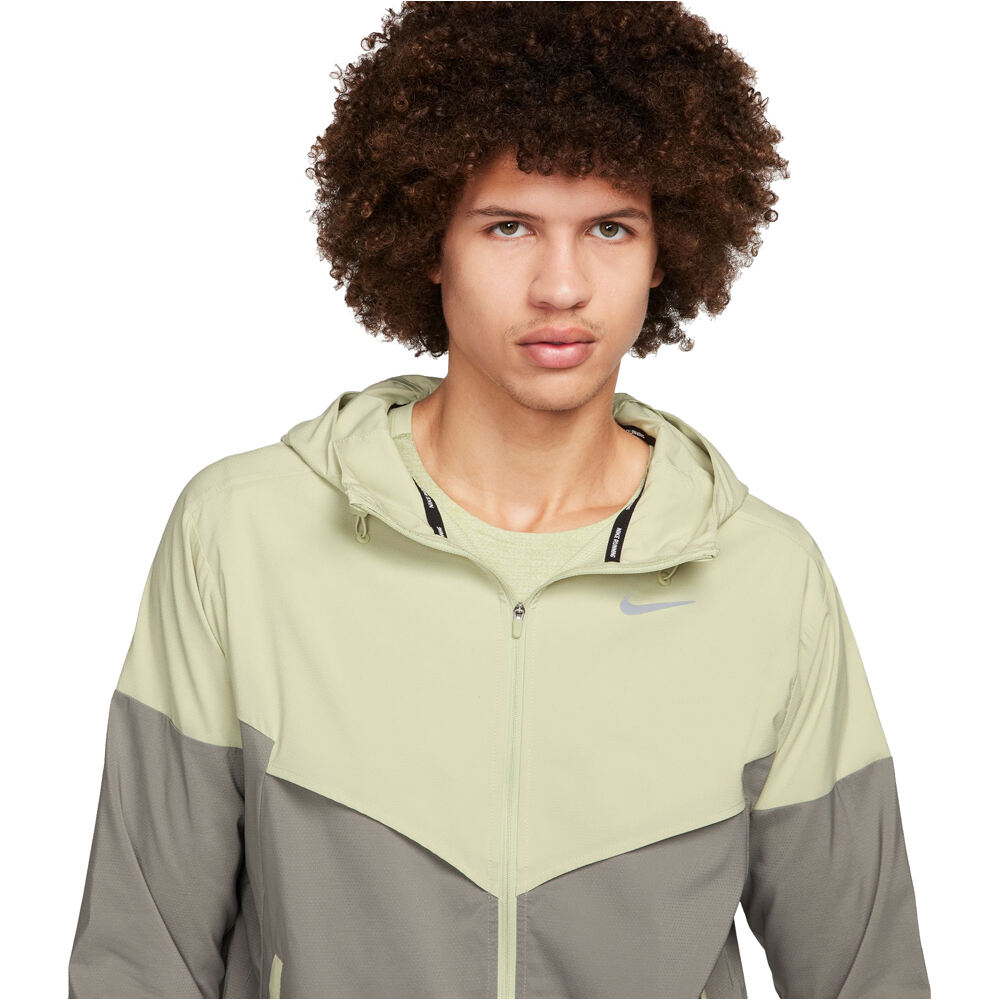 Nike CHAQUETA TRAIL RUNNING HOMBRE M NK IMP LGHT WINDRNNER JKT vista detalle