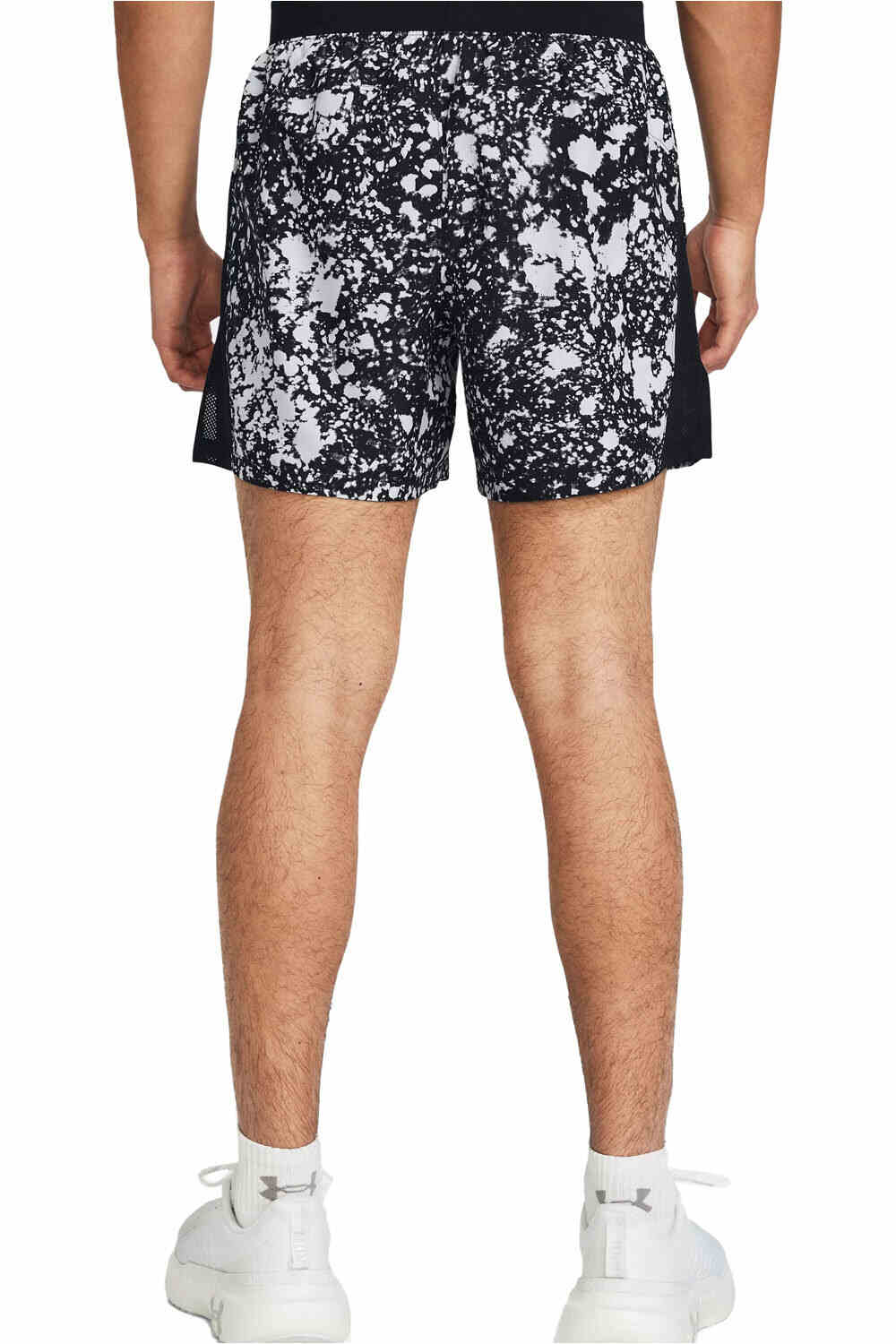 Under Armour pantaloneta técnica hombre UA LAUNCH 5 SPECKS SHORT vista trasera