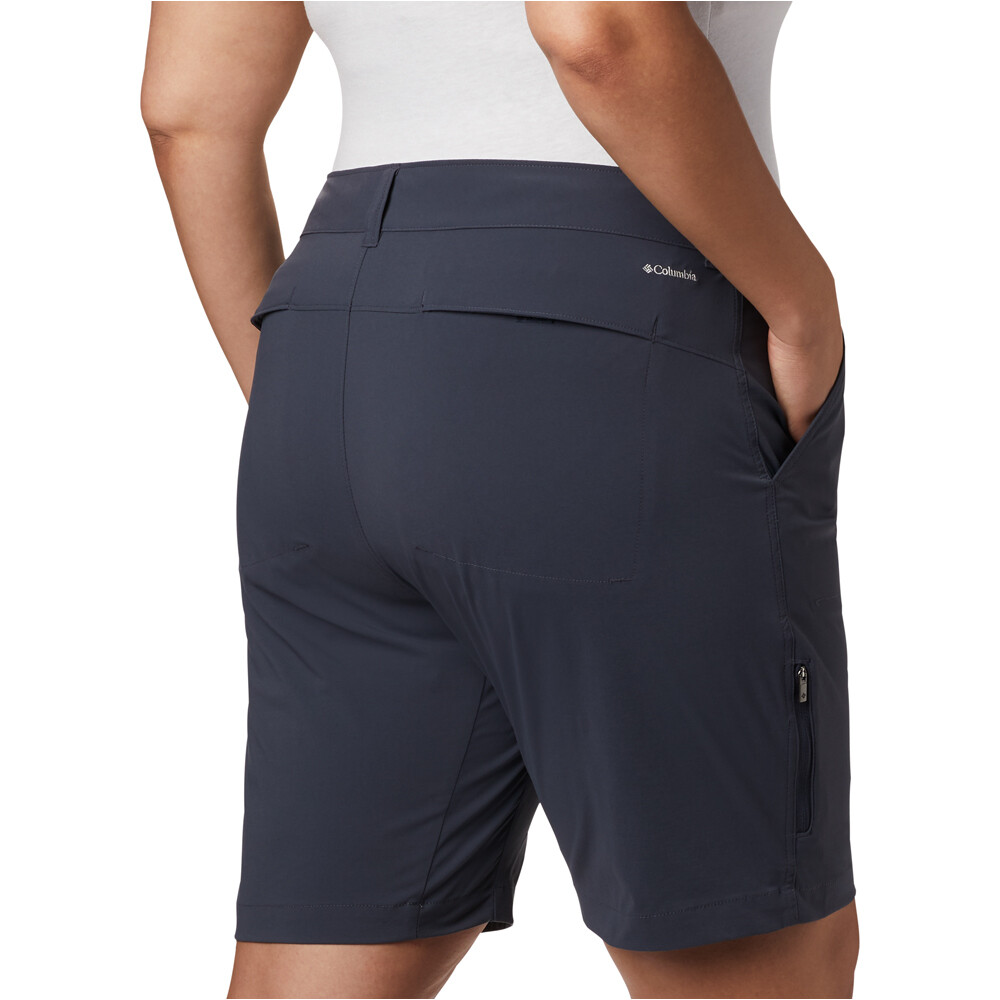 Columbia pantalón corto montaña mujer Saturday Trail Long Short vista trasera