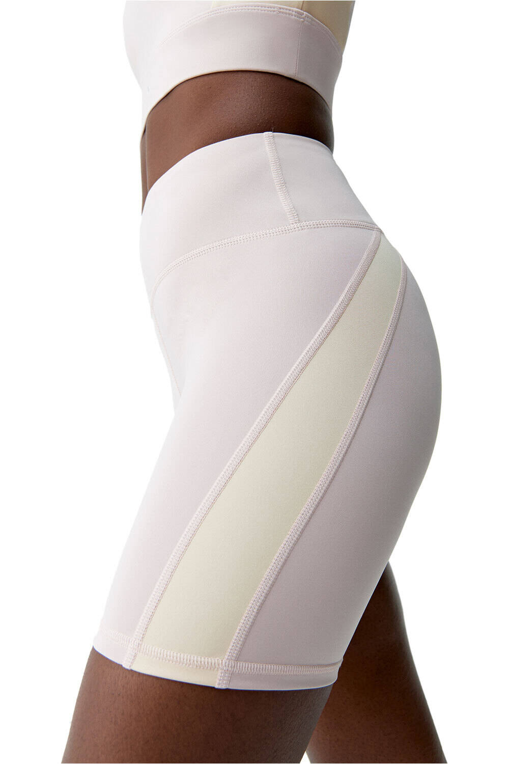 Born Living Yoga pantalones yoga Short Latika vista detalle