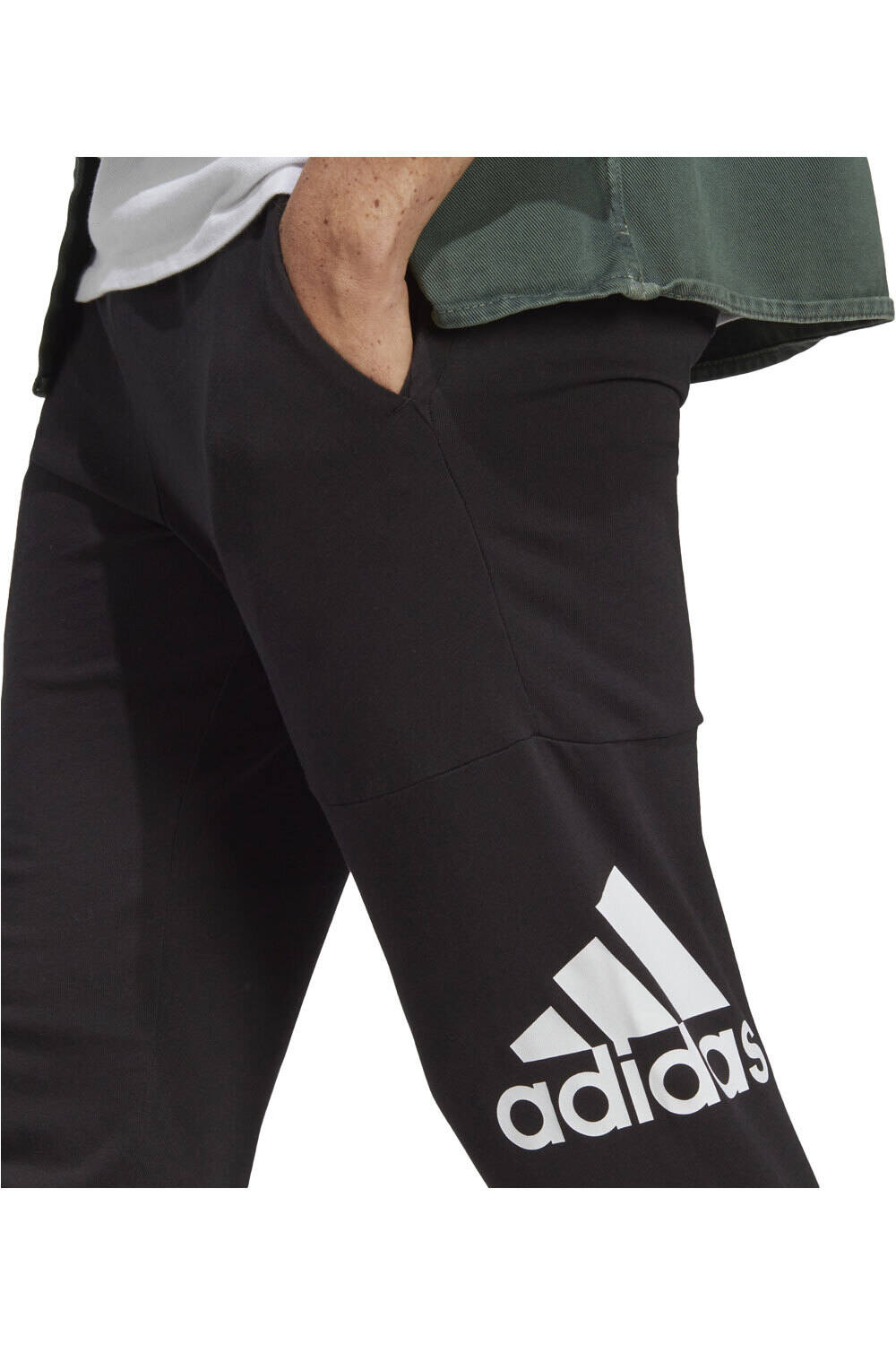 adidas pantalón hombre ESS LGO T P SJ vista detalle